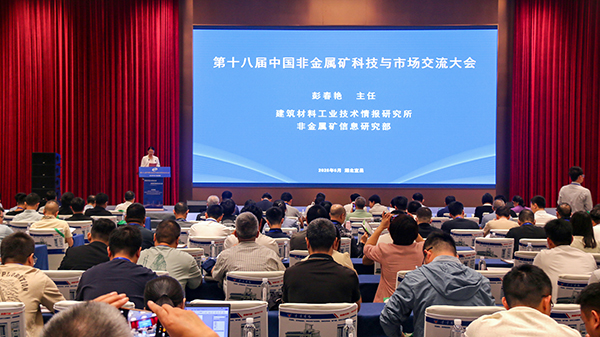 從石墨到石英，頂立科技裝備領(lǐng)航非金屬礦物材料制備新方向 (1).jpg